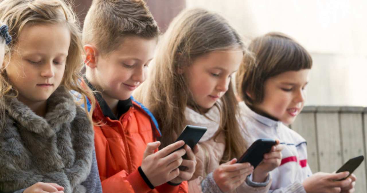 5 Apps Parents Can Use To Spy On Their Children's Cell Phone